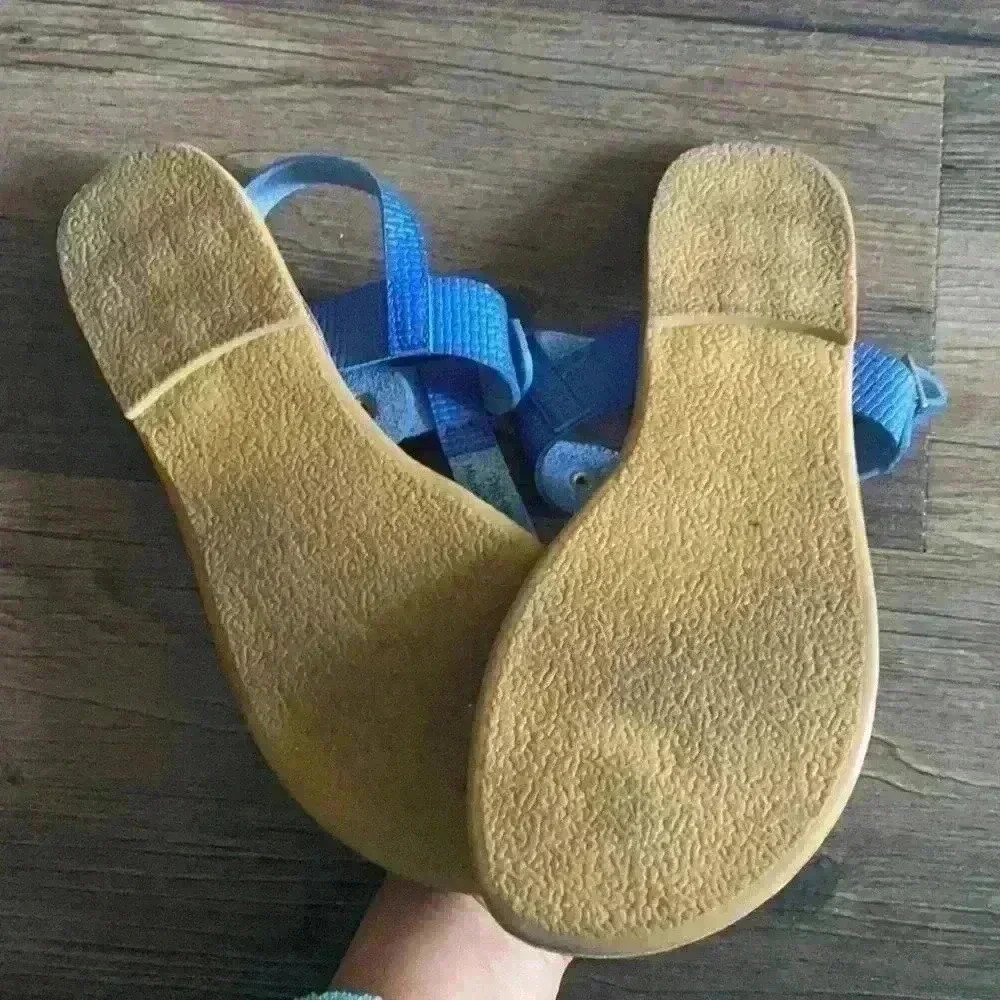 Sandals - Picture 2 of 3